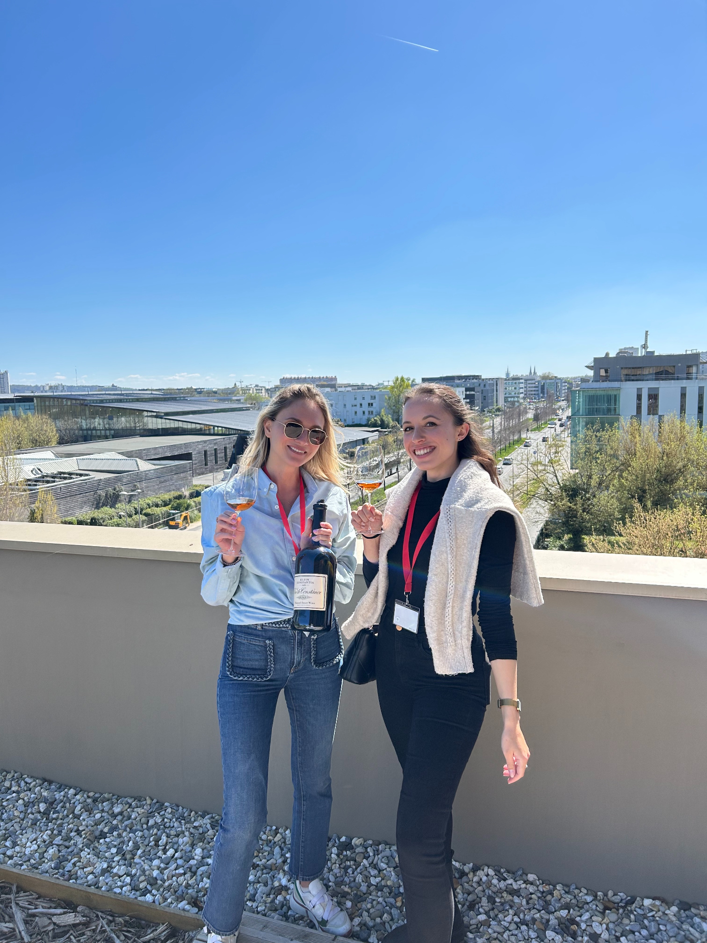 Camille de ELLE WINE en dégustation sur la terrasse CVBG à Bordeaux